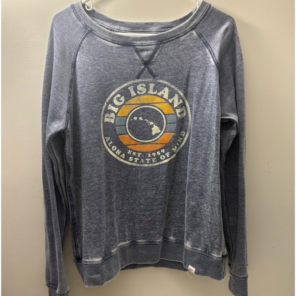 A comfortable blue sweater that will keep you warm on late summer nights - Picture 1 of 3